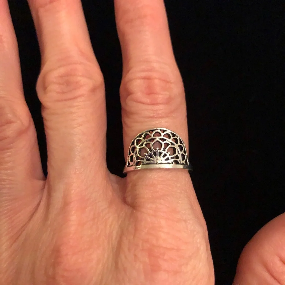 Elegant Silver Tone Filigree Ring